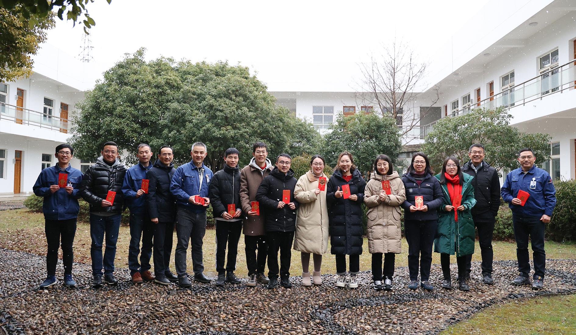 瑞雪兆豐年！虎力全開，開工大吉！